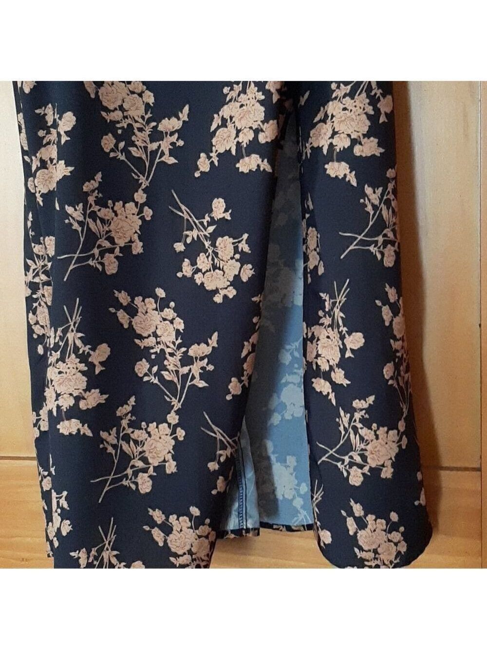 Casual Women Floral Print With Front Slip Skirt NWOT Size S - Picture 4 of 13